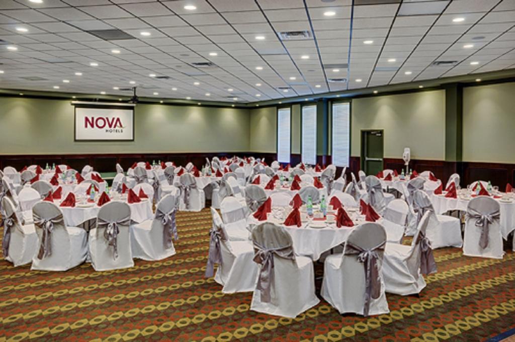 Chateau Nova Hotel Fort Mcmurray Exterior foto