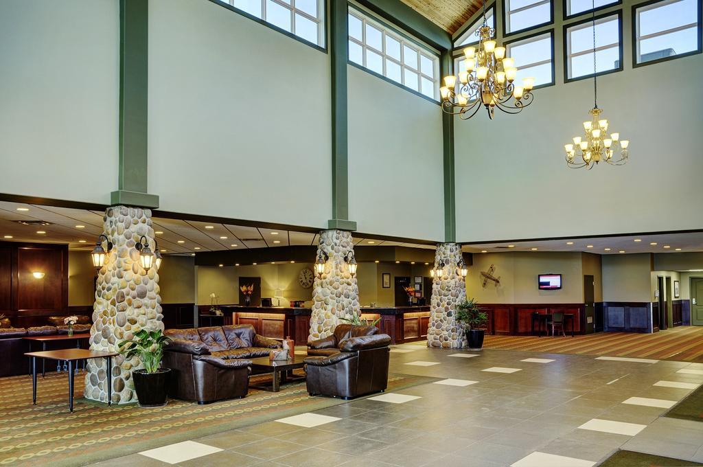Chateau Nova Hotel Fort Mcmurray Exterior foto