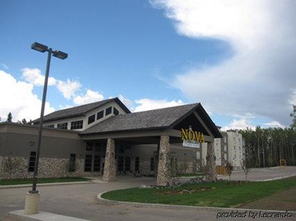 Chateau Nova Hotel Fort Mcmurray Exterior foto